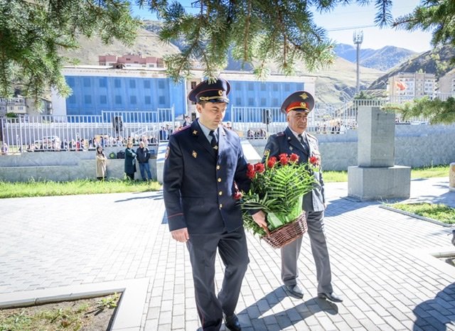 Сотрудники полиции Эльбрусского района приняли участие в памятных мероприятиях